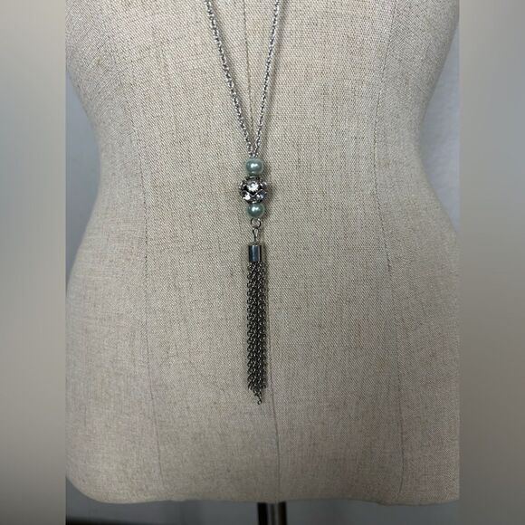 Paparazzi Elegant Silver Necklace with Tassel and earings - Picture 3 of 4